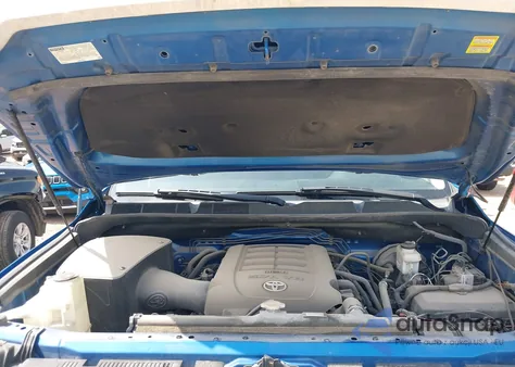 2017 Toyota Tundra Sr5 5.7L V8 z USA, uszkodzony, nr VIN 5TFEW5F13HX222097